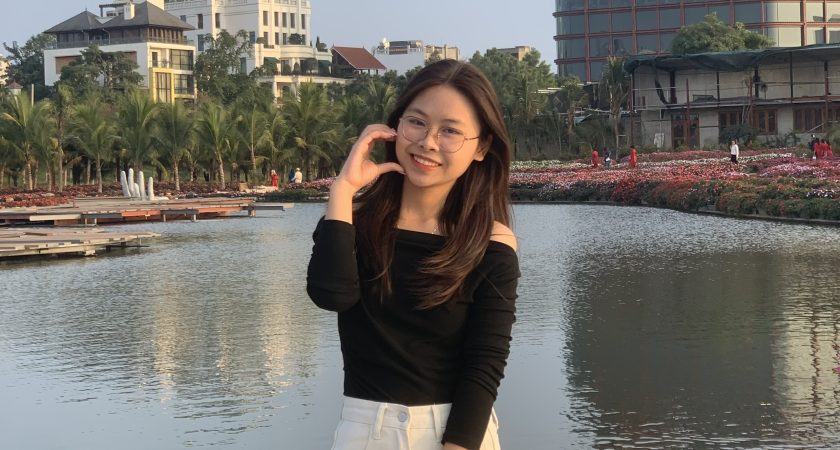 Cô Hoàng Thị Hương Giang